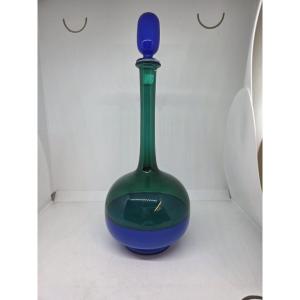 Bottiglia vetro soffiato lavorato con incalmo nei colori blu e verde. Venini, 1989 (Gio Ponti)