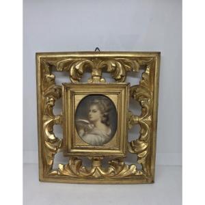 Ritratto in miniatura di profilo di una giovane donna entro cornice dorata (XIX secolo)