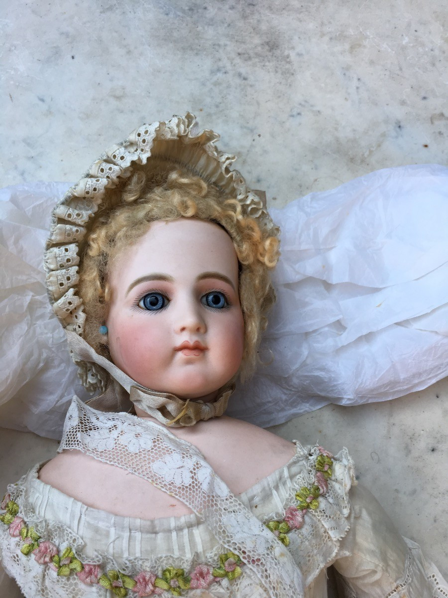 LA POUPÉE D'AUTREFOIS