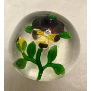 Beautiful 19th Century Baccarat Crystal Paperweight 