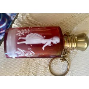 Late 19th Century Smelling Salts Bottle In Red Semi-crystal With Pomponne