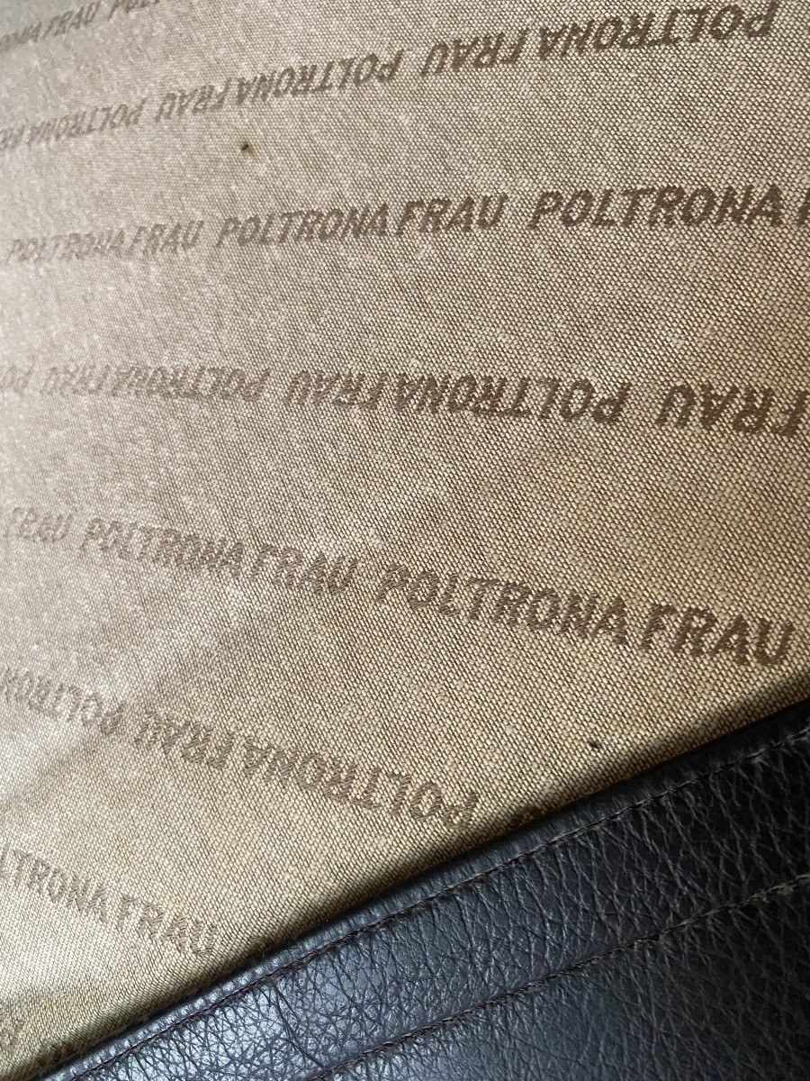 Coppia di poltrone Frau con poggiapiedi -photo-4