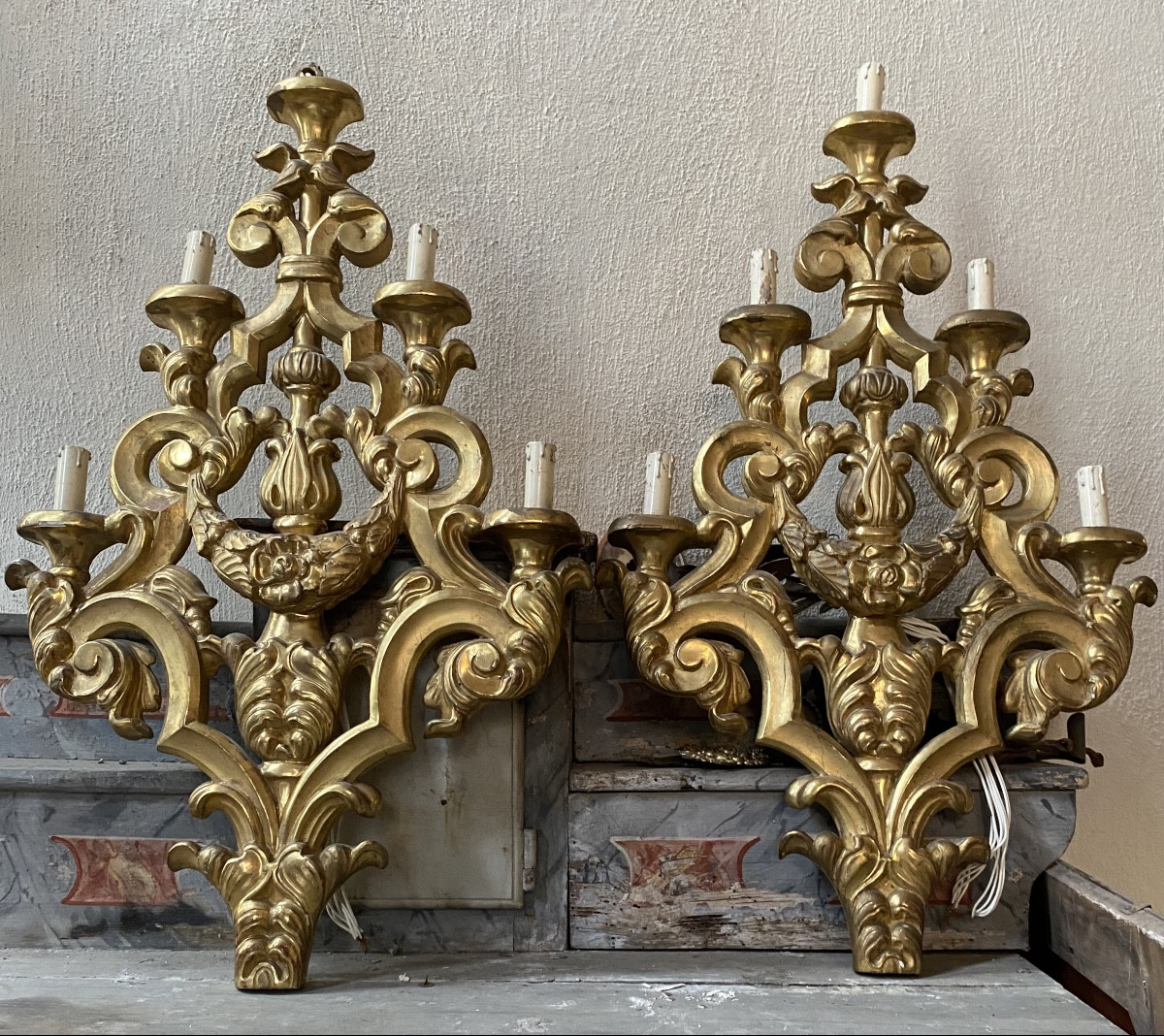 Coppia di punti luce in legno dorato inizio XIX secolo 