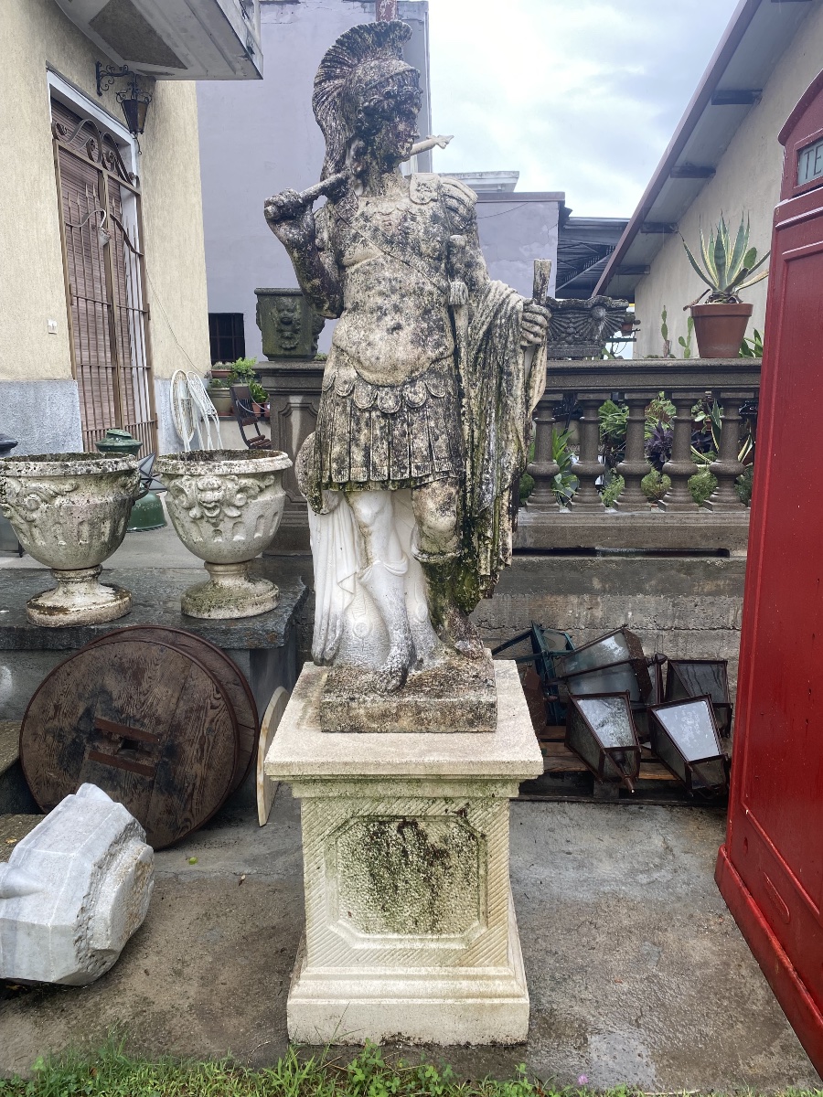 Statua in cemento dei primi del 1900