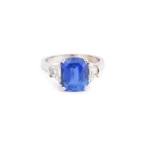 Certified 4.15 Carats Unheated Cushion-cut Ceylon Sapphire Diamonds 18 Carats White Gold Ring