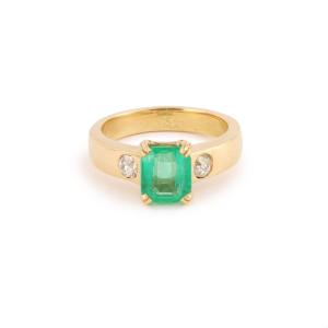 Certified 1.63 Carats Colombian Emerald Diamonds 18 Carats Yellow Gold Ring