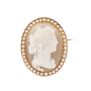 Antique Sardonyx Cameo Perals 18 Carats Yellow Gold Brooch