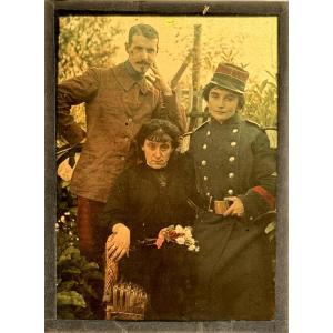 Autochrome "family Portrait With Bouquet" Circa 1920