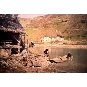 Autochrome "fishing In The River" C. 1910 Vintage Photograph 