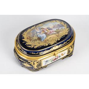 Hand-painted Oval Porcelain Box – Louis XV Style – Late 19th Century