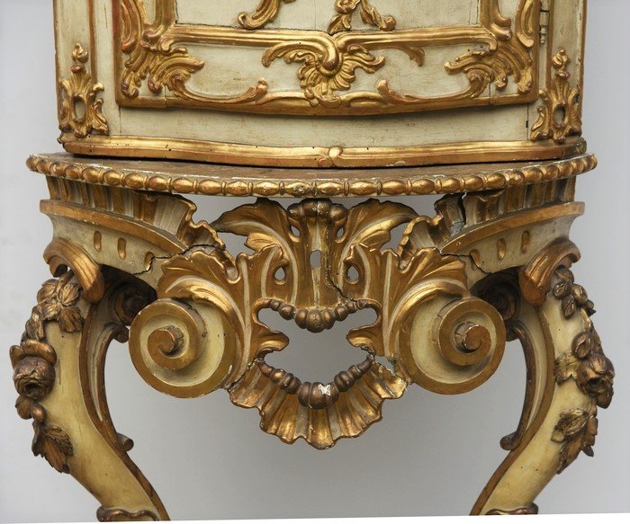 Ancienne Armoire d'Angle Des Années 1700-photo-1