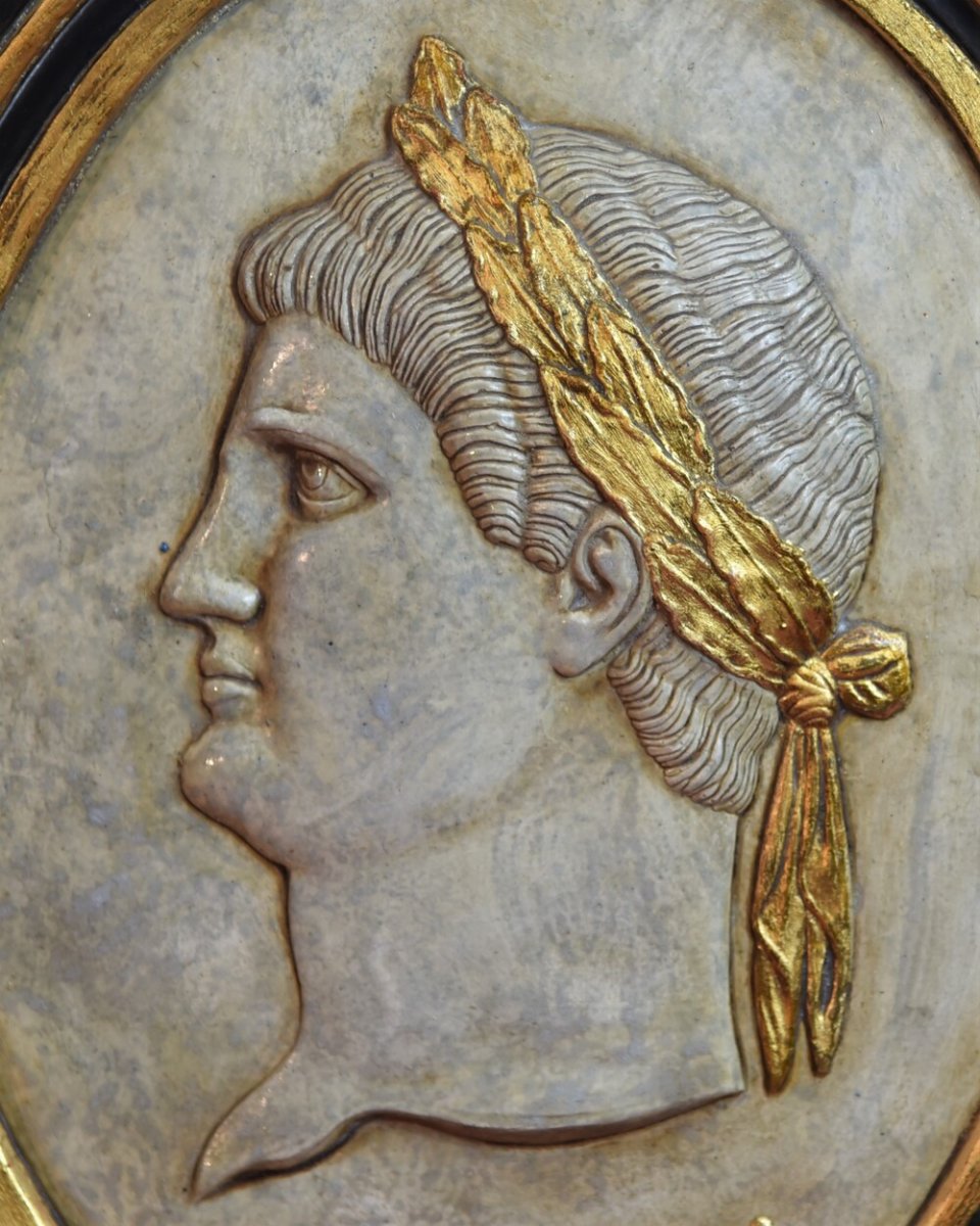Paire d'Ovales Décoratifs Avec Bas-reliefs En Plâtre-photo-4
