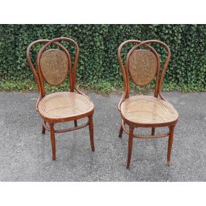 Pair Of Kohn Model 33 Bentwood Chairs
