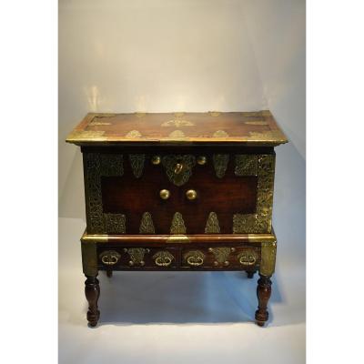 Chest And Its Legs In Teak, Holland, 17th C.