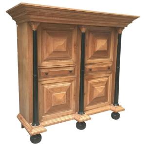 Grand Buffet Neoclassique En Chêne, Ouvrant Par 4 Portes Et 2 Tiroirs