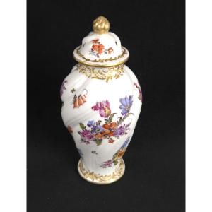 Paris Porcelain Covered Pot (19th Century)