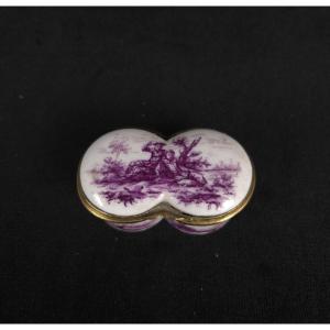 Bilobed Porcelain Box Decorated With A Gallant Scene - 19th Century