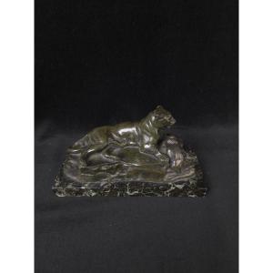Antoine-louis Barye (1795-1875) - Bronze - Reclining Panther Holding A Muntjac Deer
