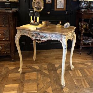 Middle Table In Lacquered Wood