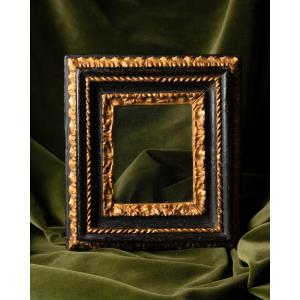 Small Parcel-gilt Wood ‘salvator Rosa’ Or ‘carlo Maratta’ Frame