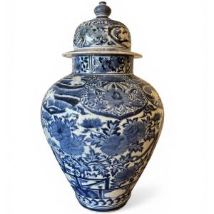 Large Covered Blue And White Porcelain Vase, Japan, Edo Period