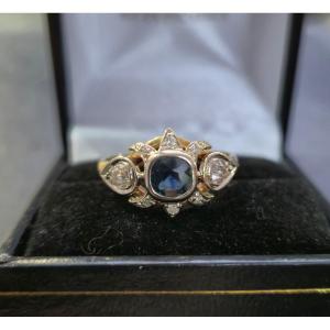 Yellow Gold Ring With Sapphire And Diamonds