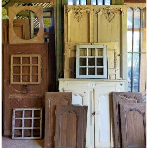 Large Antique Bull's Eye Window And Other 200 Decorative Glass Elements