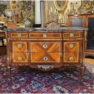 Louis XVI Period Commode With Projecting Front