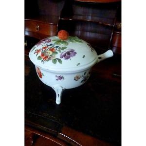 Important Vienna Porcelain Pan, 18th Century