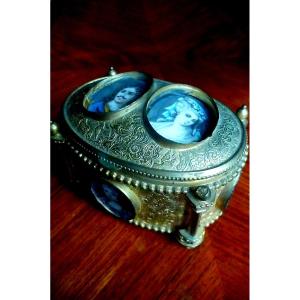 Box With 6 Miniatures