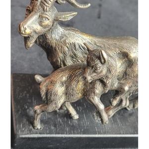 Bronze Goat With Kid 