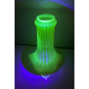 Large Art Nouveau Tulip Lamp Wes Benson Glass Ouraline Vaseline Glass 23 Cm