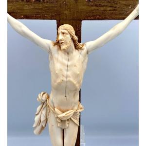 Large Living Christ On The Cross Corpus Christi Carved Ivory Parisian 19th Century