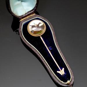 "essex Crystal" Tie Pin, Jockey Gold And Mother-of-pearl, And Its Case, 1860
