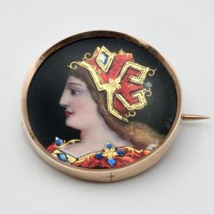 Renaissance Style Enamel And Gold Woman Profile Brooch, 19th Century