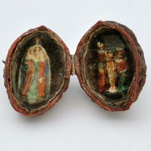 Reliquary, Object Of Devotion In A Walnut, 18th Century.