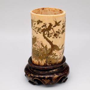 Meiji Brush Pot On A Base, Gold Lacquered Decoration, 19th Century