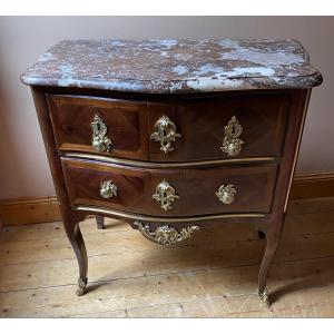 Early 18th Century Amaranth Veneer Chest Of Drawers