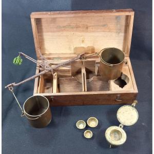 Artisan Scales In Their Box, Battery, Weight, Early 19th Century