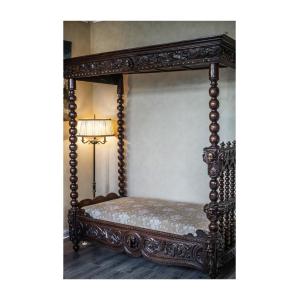Four-poster Bed