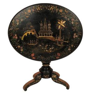 Large Tilting Pedestal Table, Black Lacquered Wood Decorated With Animated Oriental Landscape And Flowers, 19th Century