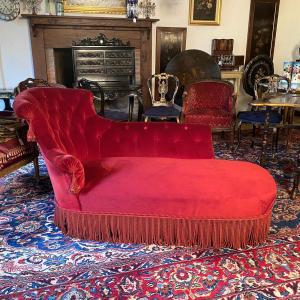 Napoleon III Chaise Longue, Purple-red Velvet. Upholstered Backrest, Newly Reupholstered Seat.