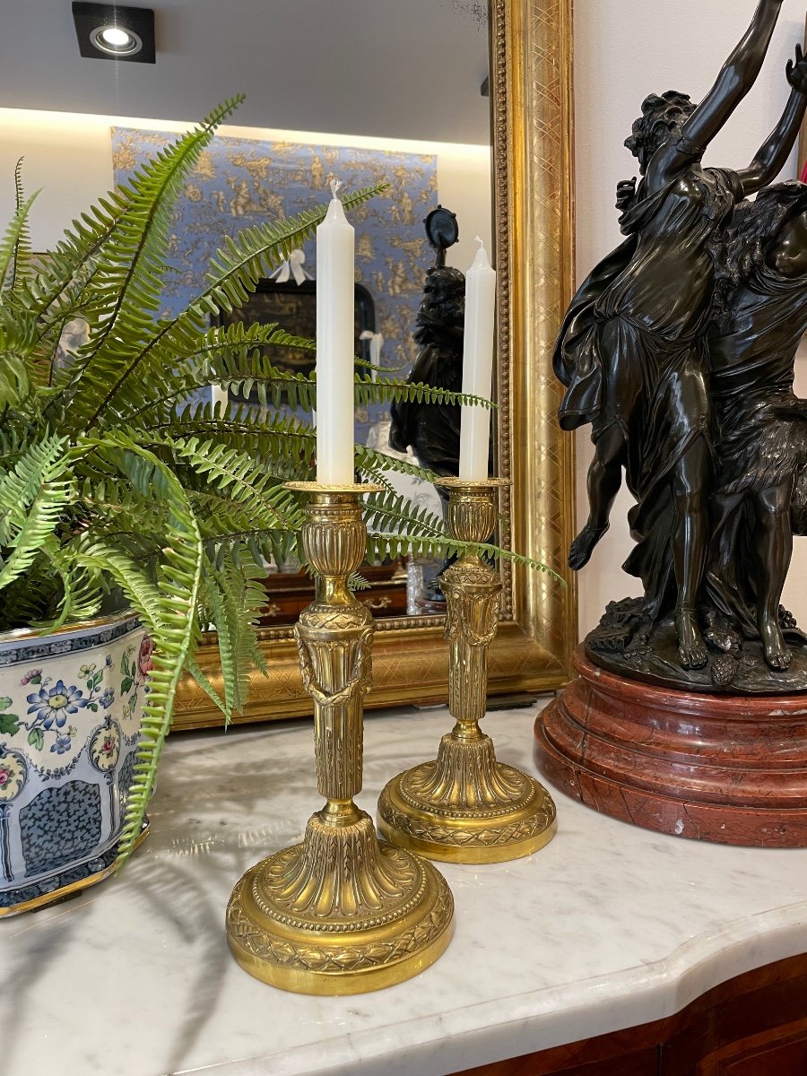 Coppia di candelieri in bronzo dorato Luigi XVI