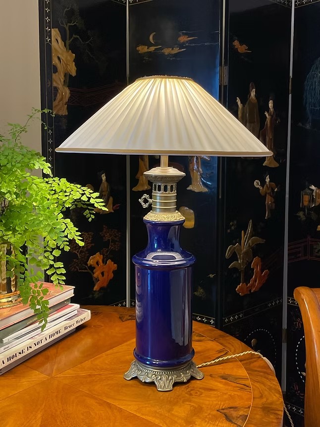 Lampada a petrolio francese convertita a lampada all'inizio del XX.