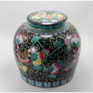China, Black Family, 19th Century, Covered Ginger Jar.