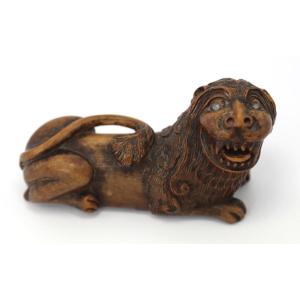 Zoomorphic Snuffbox In Boxwood Representing A Sexed Lion. 18th Century
