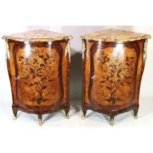 François Reizell (cabinetmaker, Paris, Master In 1764), Pair Of Louis XV Corner Cabinets, 18th Century