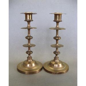 Pair De Bougeoirs En Laiton Tournés Du XIXᵉ.