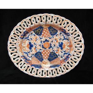Large Oval Dish In Imari Porcelain With Perforated Perimeter. Around 1900.