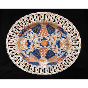 Grand Plat Ovale En Porcelaine Imari Au Pourtour Ajourée. Vers 1900.